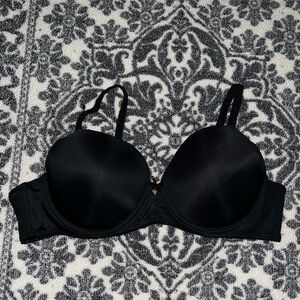 Daisy Fuentes push-up bra